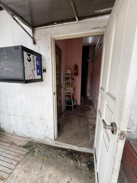 4 Lorong 22 Geylang, Eunos / Geylang / Paya Lebar, 2 Bedrooms, 1,577 sqft, Terraced House For Sale, by Christine Lim, 500269753 - Entrance - PropertyGuru.com.sg