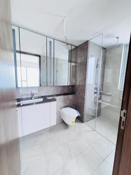 Grand Dunman, 10 Dunman Road, East Coast / Marine Parade, 3 Bedrooms, 1,098 sqft, Condominium For Rent, by Carissa Wan, 500269772 - Master Bathroom - PropertyGuru.com.sg