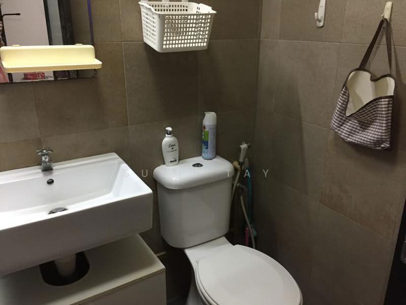 160 Simei Road, 160 Simei Road, Pasir Ris / Tampines, 3 Bedrooms, 1,119 sqft, HDB Flat For Rent, by Susie Tay, 500269799 - Master Bathroom (HIP completed) - PropertyGuru.com.sg