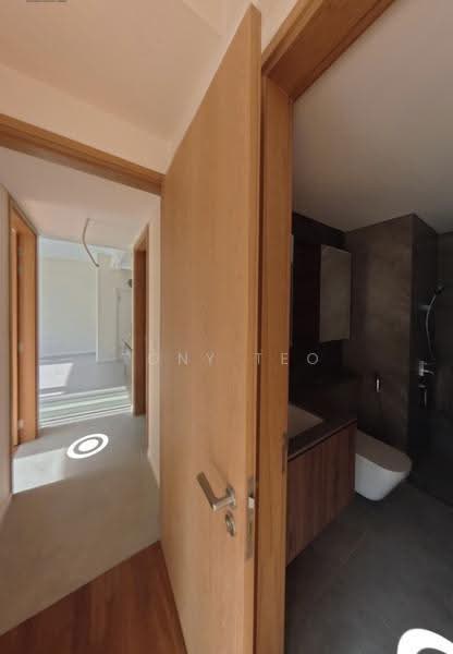 The Shorefront, 165A Jln. Loyang Besar, Changi Airport / Changi Village, 2 Bedrooms, 786 sqft, Apartment For Sale, by Tony Teo, 500269800 - Corridor - PropertyGuru.com.sg
