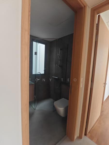 The Shorefront, 165A Jln. Loyang Besar, Changi Airport / Changi Village, 4 Bedrooms, 1,572 sqft, Apartment For Sale, by Tony Teo, 500269809 - Bathroom - PropertyGuru.com.sg