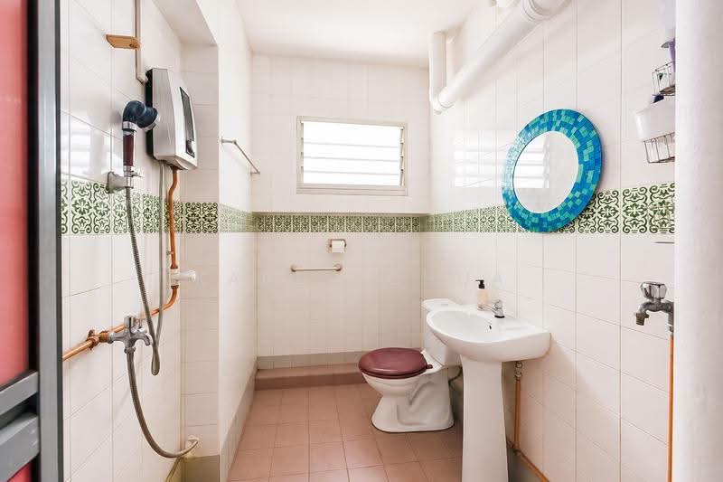 839 Jurong West Street 81, 839 Jurong West Street 81, Boon Lay / Jurong / Tuas, 4 Bedrooms, 1,173 sqft, HDB Flat For Sale, by Karen Chua, 500269810 - Bathroom - PropertyGuru.com.sg