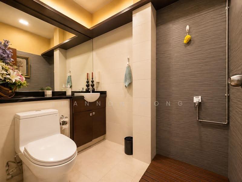 C.H.E.A.P 2.5 Storey FH Inter-terrace. Large Land Size. Near MRT and Good Schools, Jalan Tanjong, Simpang, Bedok, Tanah Merah, Changi, Bedok / Upper East Coast, 5 Bedrooms, 4,500 sqft, Terraced House For Sale, by Shannon Wong, 500269815 - Bathroom - PropertyGuru.com.sg