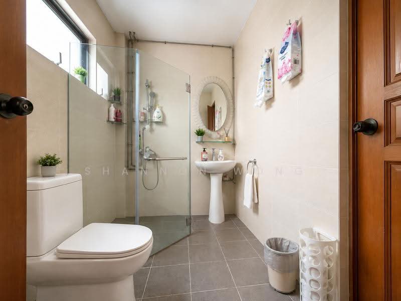 C.H.E.A.P 2.5 Storey FH Inter-terrace. Large Land Size. Near MRT and Good Schools, Jalan Tanjong, Simpang, Bedok, Tanah Merah, Changi, Bedok / Upper East Coast, 5 Bedrooms, 4,500 sqft, Terraced House For Sale, by Shannon Wong, 500269815 - Bathroom - PropertyGuru.com.sg