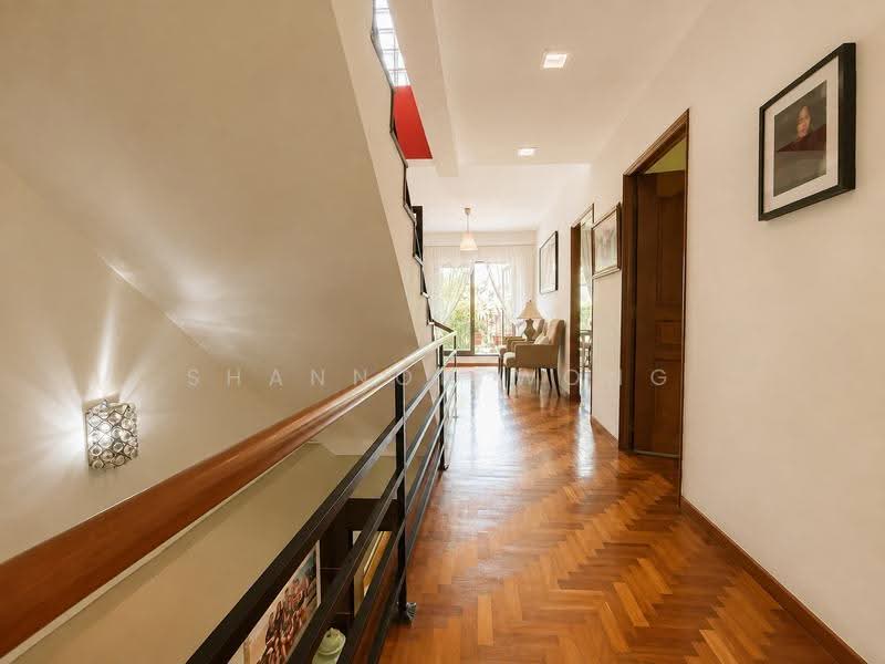 C.H.E.A.P 2.5 Storey FH Inter-terrace. Large Land Size. Near MRT and Good Schools, Jalan Tanjong, Simpang, Bedok, Tanah Merah, Changi, Bedok / Upper East Coast, 5 Bedrooms, 4,500 sqft, Terraced House For Sale, by Shannon Wong, 500269815 - Corridor - PropertyGuru.com.sg
