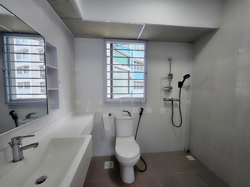 422B Northshore Drive, 422B Northshore Drive, Hougang / Punggol / Sengkang, 4 Bedrooms, 1,249 sqft, HDB Flat For Sale, by Homer Pee Poh Seng 彭保升, 500269823 - Bathroom - PropertyGuru.com.sg