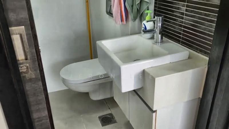 Robertson Edge, 18 Tong Watt Road, Orchard / River Valley, 1 Bedroom, 409 sqft, Apartment For Rent, by Jeron Lee, 500269825 - Bathroom - PropertyGuru.com.sg