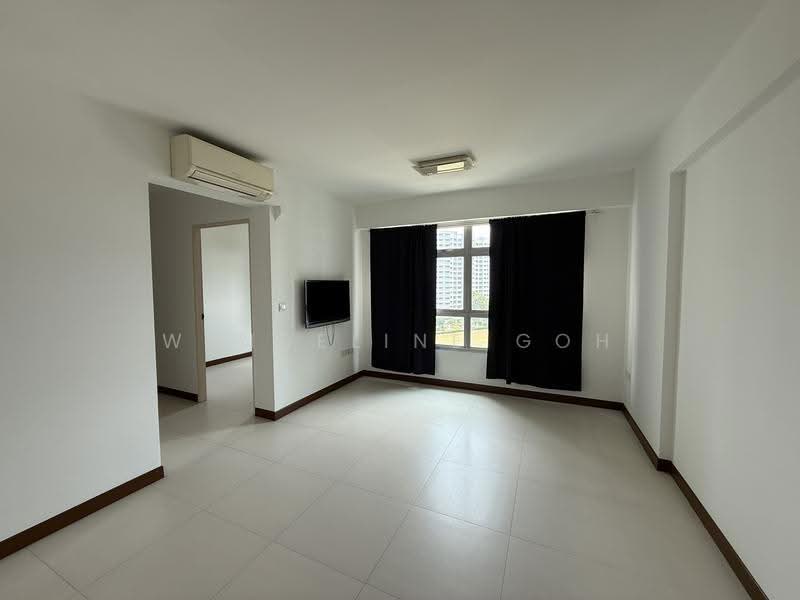 471A Upper Serangoon Crescent, 471A Upper Serangoon Crescent, Hougang / Punggol / Sengkang, 2 Bedrooms, 721 sqft, HDB Flat For Sale, by Wendeline Goh, 500269826 - Living Room - PropertyGuru.com.sg
