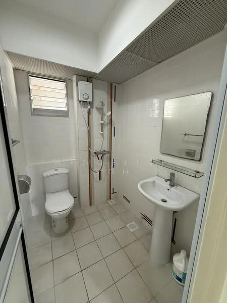 471A Upper Serangoon Crescent, 471A Upper Serangoon Crescent, Hougang / Punggol / Sengkang, 2 Bedrooms, 721 sqft, HDB Flat For Sale, by Wendeline Goh, 500269826 - Bathroom - PropertyGuru.com.sg