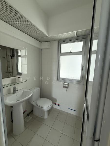 471A Upper Serangoon Crescent, 471A Upper Serangoon Crescent, Hougang / Punggol / Sengkang, 2 Bedrooms, 721 sqft, HDB Flat For Sale, by Wendeline Goh, 500269826 - Bathroom - PropertyGuru.com.sg