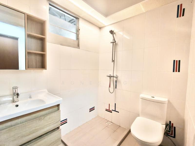 801C Keat Hong Close, 801C Keat Hong Close, Dairy Farm / Bukit Panjang / Choa Chu Kang, 3 Bedrooms, 990 sqft, HDB Flat For Sale, by Agnes Ng, 500269832 - Common Toilet - PropertyGuru.com.sg