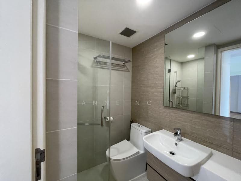 The Lakefront Residences, 42 Lakeside Drive, Boon Lay / Jurong / Tuas, 2 Bedrooms, 721 sqft, Condominium For Sale, by Anne Ng, 500269834 - Bathroom - PropertyGuru.com.sg