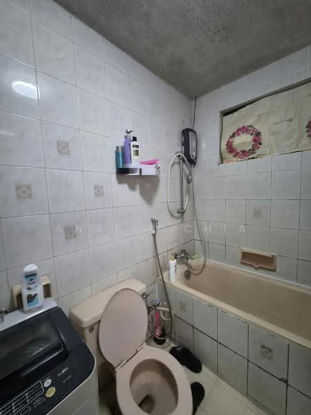 Balestier Regency, 4 Jalan Ampas, Balestier / Toa Payoh, Room Rental, 200 sqft, Apartment For Rent, by Angela Chia, 500269835 - Bathroom - PropertyGuru.com.sg