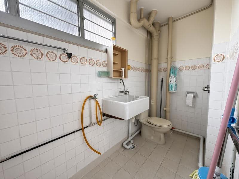 467 Jurong West Street 41, 467 Jurong West Street 41, Boon Lay / Jurong / Tuas, 3 Bedrooms, 1,302 sqft, HDB Flat For Sale, by Evon Lee, 500269838 - Bathroom - PropertyGuru.com.sg