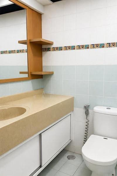 386 Bukit Batok West Avenue 5, 386 Bukit Batok West Avenue 5, Dairy Farm / Bukit Panjang / Choa Chu Kang, 4 Bedrooms, 1,270 sqft, HDB Flat For Sale, by Anbu Kannan, 500269844 - Bathroom - PropertyGuru.com.sg