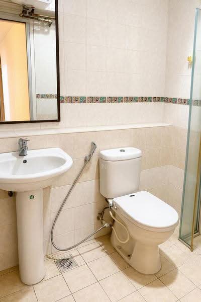 386 Bukit Batok West Avenue 5, 386 Bukit Batok West Avenue 5, Dairy Farm / Bukit Panjang / Choa Chu Kang, 4 Bedrooms, 1,270 sqft, HDB Flat For Sale, by Anbu Kannan, 500269844 - Bathroom - PropertyGuru.com.sg