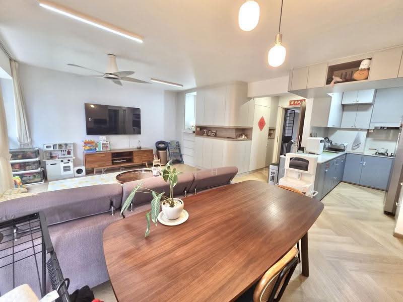 92 Dawson Road, 92 Dawson Road, Alexandra / Commonwealth, 3 Bedrooms, 893 sqft, HDB Flat For Sale, by Kenneth Yeo, 500269864 - Living Room - PropertyGuru.com.sg