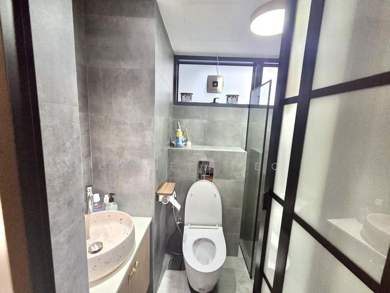 92 Dawson Road, 92 Dawson Road, Alexandra / Commonwealth, 3 Bedrooms, 893 sqft, HDB Flat For Sale, by Kenneth Yeo, 500269864 - Bathroom - PropertyGuru.com.sg