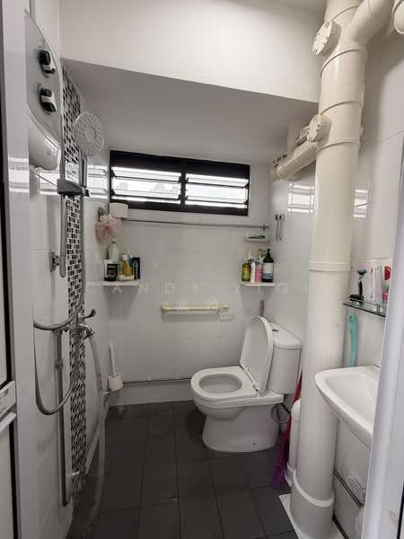 233 Ang Mo Kio Avenue 3, 233 Ang Mo Kio Avenue 3, Ang Mo Kio / Bishan / Thomson, 3 Bedrooms, 989 sqft, HDB Flat For Sale, by Candy ZiQi 紫绮, 500269865 - Bathroom - PropertyGuru.com.sg