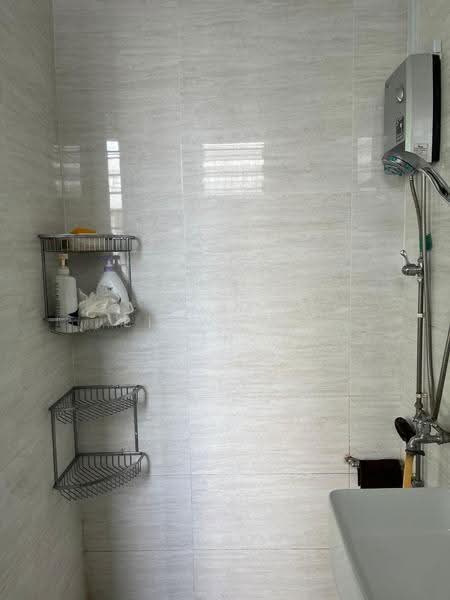 938 Jurong West Street 91, 938 Jurong West Street 91, Boon Lay / Jurong / Tuas, Room Rental, 150 sqft, HDB Flat For Rent, by Liow Hai Ting, 500269869 - Bathroom - PropertyGuru.com.sg