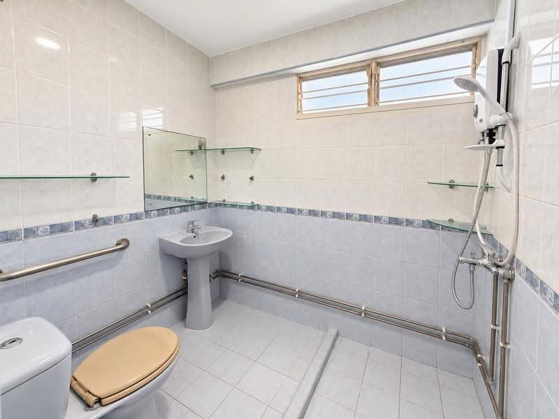 200 Boon Lay Drive, 200 Boon Lay Drive, Boon Lay / Jurong / Tuas, 3 Bedrooms, 1,302 sqft, HDB Flat For Rent, by Rae Ho 何诗蕊, 500269871 - Bathroom - PropertyGuru.com.sg