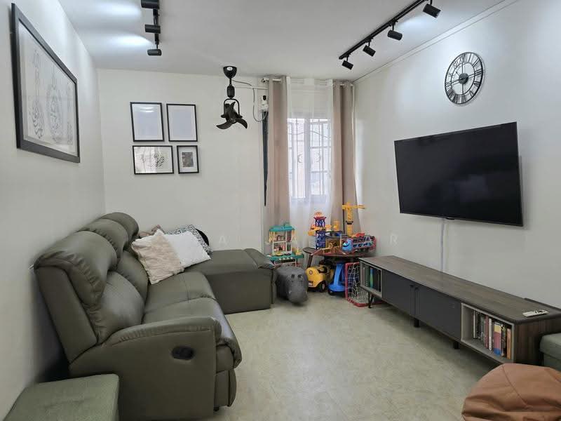 132 Bedok Reservoir Road, 132 Bedok Reservoir Road, Bedok / Upper East Coast, 2 Bedrooms, 904 sqft, HDB Flat For Sale, by Affa Jaffar, 500269872 - Living Room - PropertyGuru.com.sg