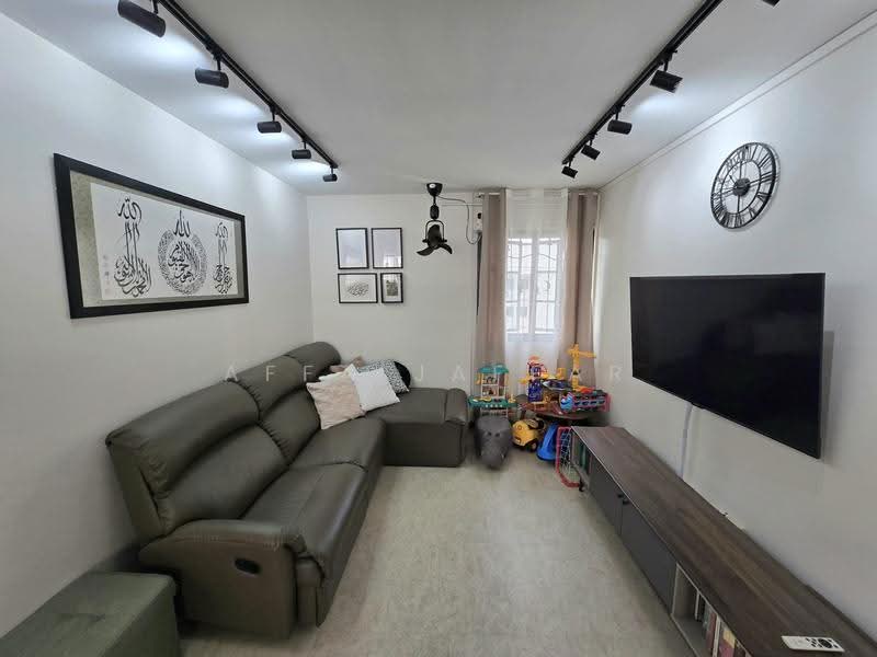 132 Bedok Reservoir Road, 132 Bedok Reservoir Road, Bedok / Upper East Coast, 2 Bedrooms, 904 sqft, HDB Flat For Sale, by Affa Jaffar, 500269872 - Living Room - PropertyGuru.com.sg