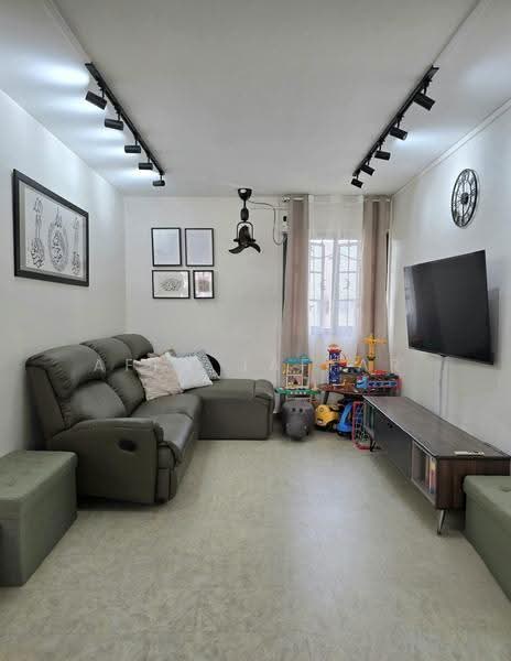 132 Bedok Reservoir Road, 132 Bedok Reservoir Road, Bedok / Upper East Coast, 2 Bedrooms, 904 sqft, HDB Flat For Sale, by Affa Jaffar, 500269872 - Living Room - PropertyGuru.com.sg