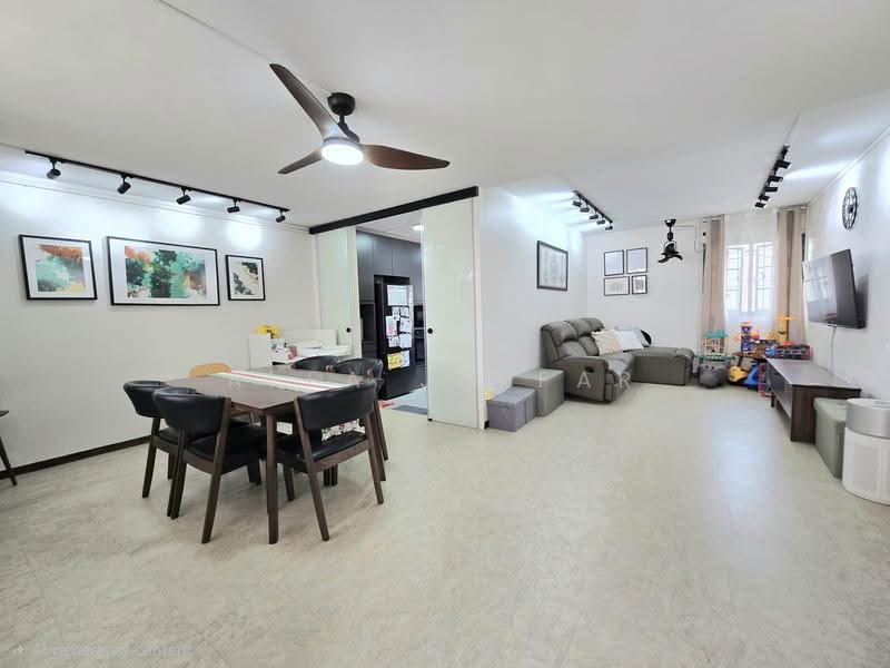 132 Bedok Reservoir Road, 132 Bedok Reservoir Road, Bedok / Upper East Coast, 2 Bedrooms, 904 sqft, HDB Flat For Sale, by Affa Jaffar, 500269872 - Living Room - PropertyGuru.com.sg