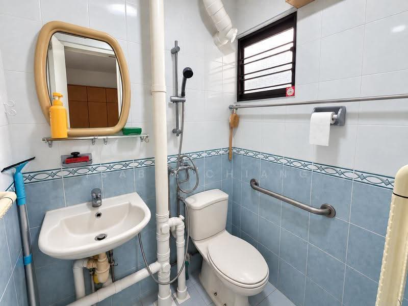 69 Telok Blangah Heights, 69 Telok Blangah Heights, Harbourfront / Telok Blangah, 3 Bedrooms, 980 sqft, HDB Flat For Sale, by Isabel Chiang, 500269881 - Bathroom - PropertyGuru.com.sg