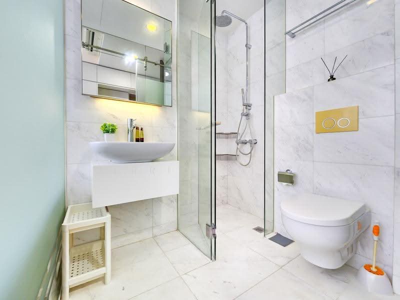 Freehold D15 Unblocked Seaview Dual-Key Duplex | 2 Mins to Katong Park MRT | Unblock Seaview, Fort road, East Coast / Marine Parade, 2 Bedrooms, 829 sqft, Condominium For Sale, by Derrick Liau, 500269894 - L1 Studio Bathroom - PropertyGuru.com.sg
