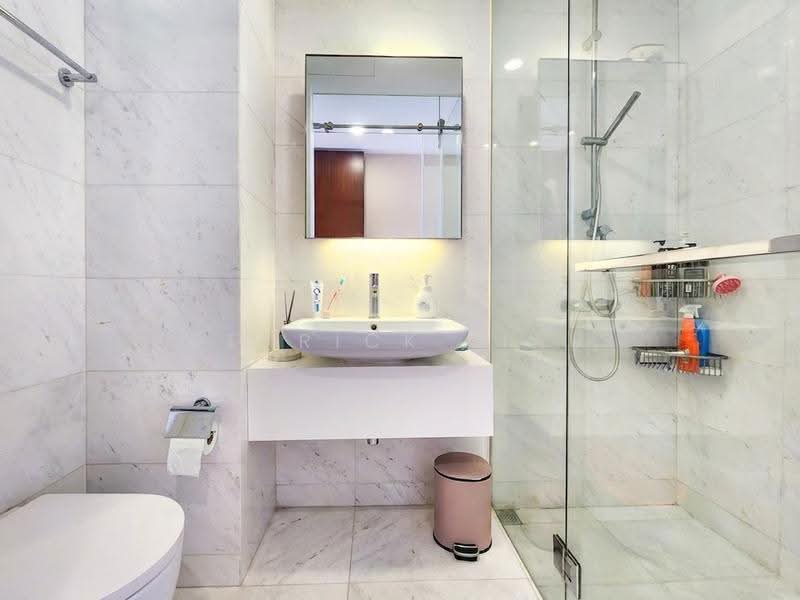 Freehold D15 Unblocked Seaview Dual-Key Duplex | 2 Mins to Katong Park MRT | Unblock Seaview, Fort road, East Coast / Marine Parade, 2 Bedrooms, 829 sqft, Condominium For Sale, by Derrick Liau, 500269894 - L2 Master Bathroom - PropertyGuru.com.sg
