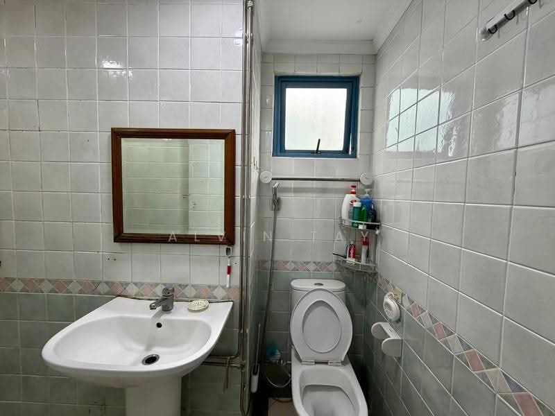 Grandlink Square, 511 Guillemard Road, Eunos / Geylang / Paya Lebar, 4 Bedrooms, 1,152 sqft, Apartment For Sale, by Alvin Tay, 500269905 - Bathroom - PropertyGuru.com.sg