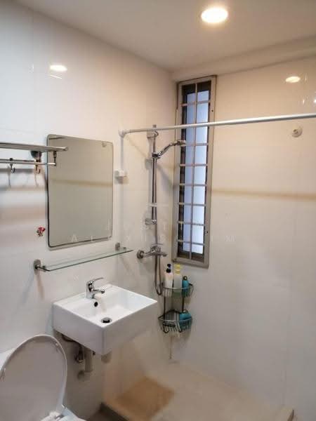 Parc Vista, 462 Corporation Road, Boon Lay / Jurong / Tuas, Room Rental, 280 sqft, Condominium For Rent, by Justin Alexis Lim, 500269907 - Bathroom - PropertyGuru.com.sg