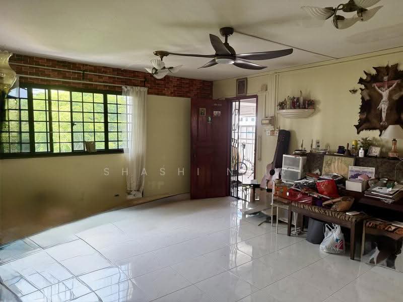 427 Bedok North Road, 427 Bedok North Road, Bedok / Upper East Coast, 3 Bedrooms, 92 sqft, HDB Flat For Sale, by Shashi Nair, 500269911 - Living Room - PropertyGuru.com.sg