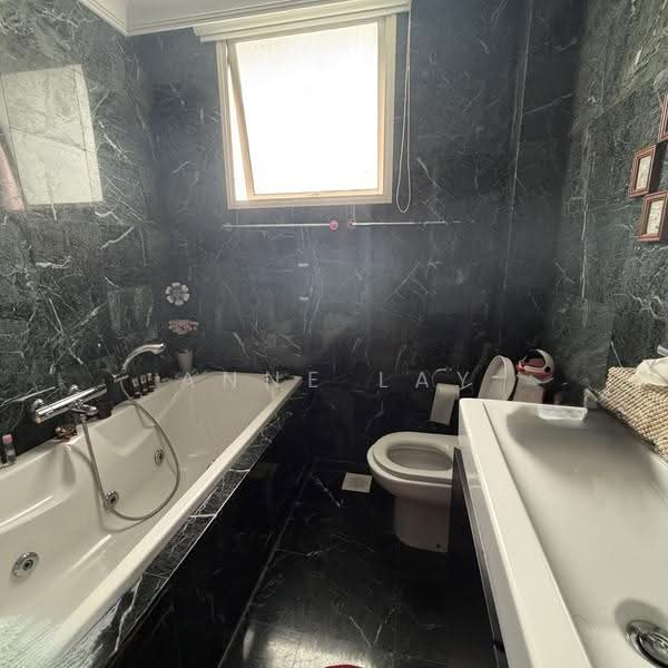 Crystal Rhu, 8A Tanjong Rhu Road, East Coast / Marine Parade, 3 Bedrooms, 1,281 sqft, Apartment For Rent, by Anne Lay, 500269916 - Bathroom - PropertyGuru.com.sg