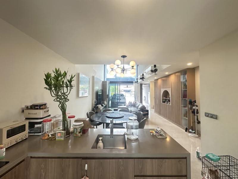 Nim Collection, Nim Terrace, Seletar / Yio Chu Kang, 5 Bedrooms, 4,294 sqft, Terraced House For Sale, by Nicole Chia, 500269917 - Kitchen - PropertyGuru.com.sg