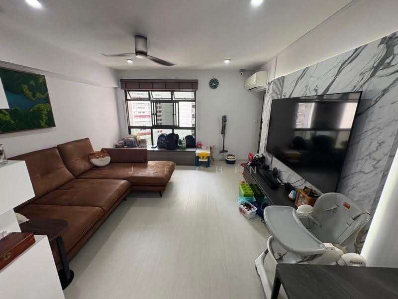 185 Bedok North Road, 185 Bedok North Road, Bedok / Upper East Coast, 3 Bedrooms, 990 sqft, HDB Flat For Sale, by Jae Chin, 500269955 - Living Room - PropertyGuru.com.sg
