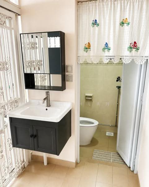 519292, Pasir Ris Heights, Pasir Ris / Tampines, 5 Bedrooms, 2,648 sqft, Condominium For Sale, by S Shahlan, 500269999 - Bathroom - PropertyGuru.com.sg