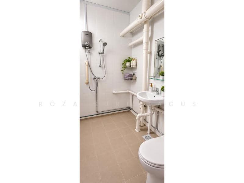 324 Hougang Avenue 5, 324 Hougang Avenue 5, Hougang / Punggol / Sengkang, 3 Bedrooms, 1,119 sqft, HDB Flat For Sale, by Roza Sure Bagus, 500270018 - Master Bathroom - PropertyGuru.com.sg