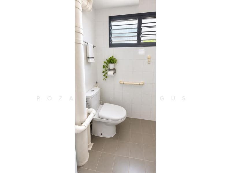 324 Hougang Avenue 5, 324 Hougang Avenue 5, Hougang / Punggol / Sengkang, 3 Bedrooms, 1,119 sqft, HDB Flat For Sale, by Roza Sure Bagus, 500270018 - Common Bathroom - PropertyGuru.com.sg