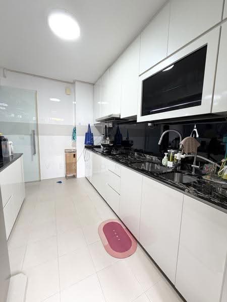 812A Choa Chu Kang Avenue 7, 812A Choa Chu Kang Avenue 7, Dairy Farm / Bukit Panjang / Choa Chu Kang, 3 Bedrooms, 1,216 sqft, HDB Flat For Sale, by Vernon Ang, 500270020 - Kitchen - PropertyGuru.com.sg