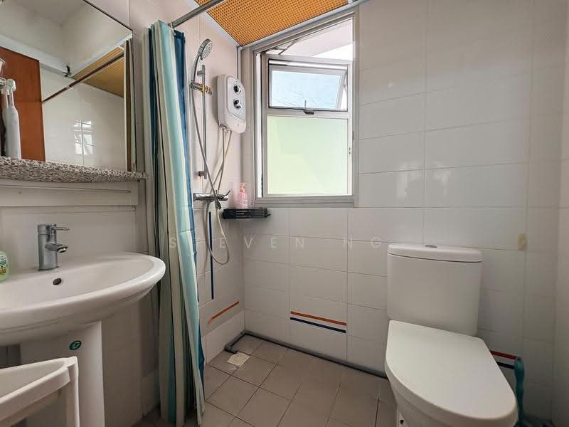 117B Jalan Tenteram, 117B Jalan Tenteram, Balestier / Toa Payoh, 2 Bedrooms, 721 sqft, HDB Flat For Sale, by Steven NG, 500270029 - Bathroom - PropertyGuru.com.sg