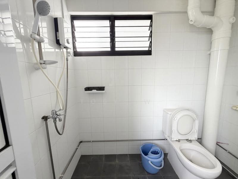 675 Hougang Avenue 8, 675 Hougang Avenue 8, Hougang / Punggol / Sengkang, 3 Bedrooms, 904 sqft, HDB Flat For Sale, by Toby Aw, 500270039 - Bathroom - PropertyGuru.com.sg