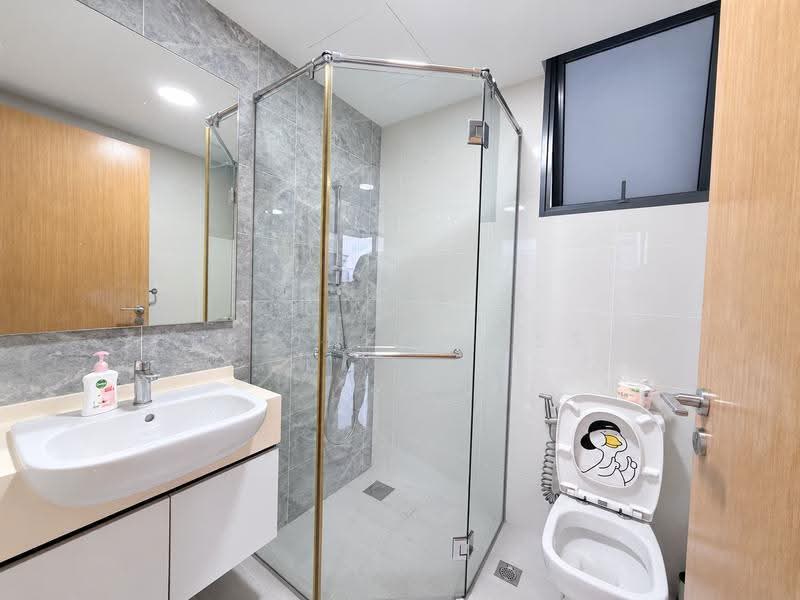La Fiesta, 56 Sengkang Square, Hougang / Punggol / Sengkang, 2 Bedrooms, 753 sqft, Condominium For Sale, by Kesinee Kess, 500270061 - Bathroom - PropertyGuru.com.sg