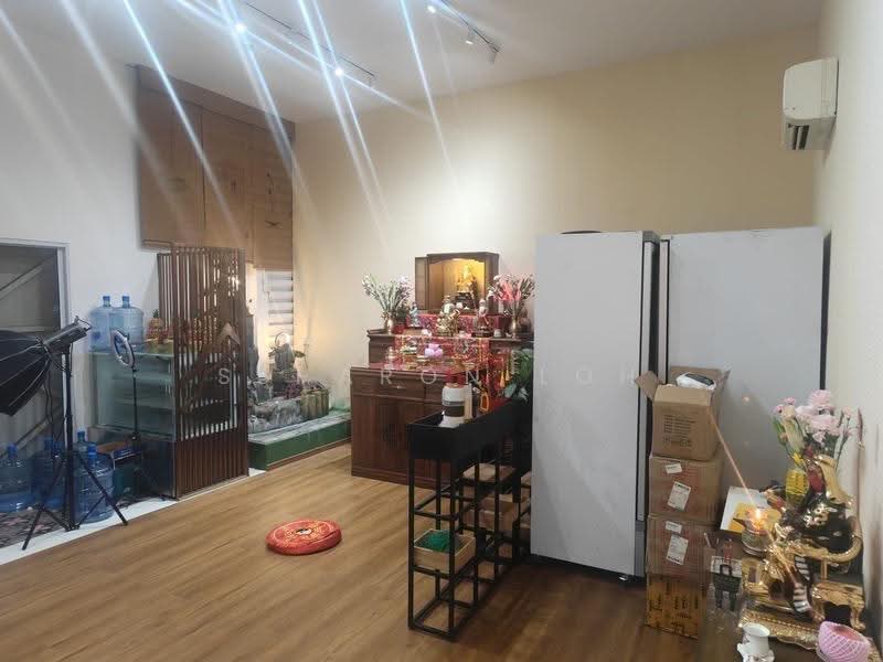Ruby Warehouse Complex, 8 8, Eunos / Geylang / Paya Lebar, 3,294 sqft, Factory / Workshop (B2) For Rent, by Ssharon Loh, 500270080 - CommercialGuru.com.sg