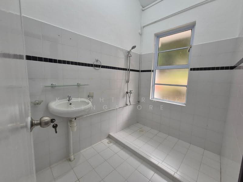 60 Upavon Road #03, Changi Airport / Changi Village, 2 Bedrooms, 1,292 sqft, Terraced House For Rent, by BELVRI MOK, 500270090 - Bathroom - PropertyGuru.com.sg
