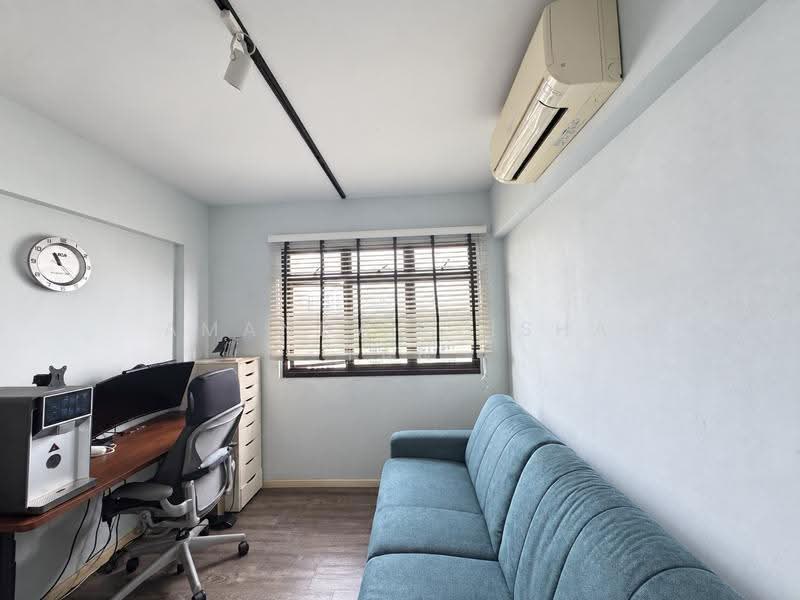 21 Jalan Membina, 21 Jalan Membina, Alexandra / Commonwealth, 3 Bedrooms, 969 sqft, HDB Flat For Sale, by Amanda Elisha Tan, 500270095 - Common Bedroom - PropertyGuru.com.sg