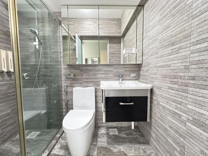 21 Jalan Membina, 21 Jalan Membina, Alexandra / Commonwealth, 3 Bedrooms, 969 sqft, HDB Flat For Sale, by Amanda Elisha Tan, 500270095 - Master Bathroom - PropertyGuru.com.sg