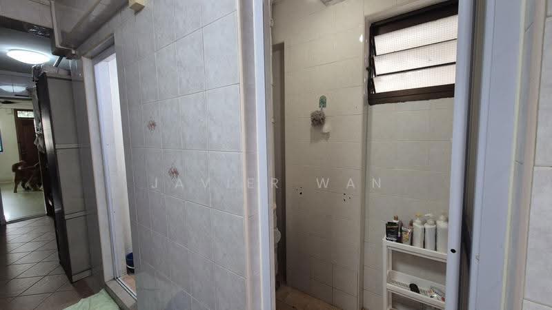 3 Beach Road, 3 Beach Road, Beach Road / Bugis / Rochor, 2 Bedrooms, 732 sqft, HDB Flat For Sale, by Javier Wan, 500270131 - Bathroom - PropertyGuru.com.sg